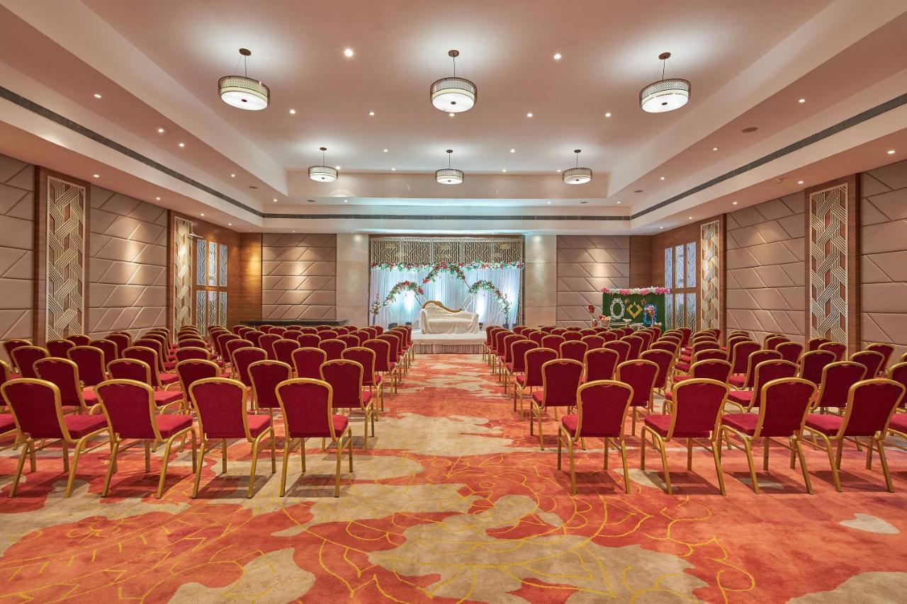 Royal Orchid Central Grazia, Navi Mumbai Exteriör bild