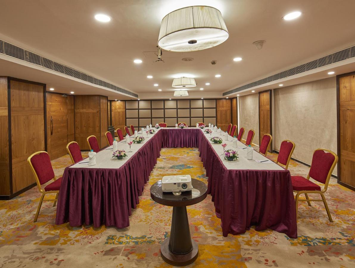 Royal Orchid Central Grazia, Navi Mumbai Exteriör bild