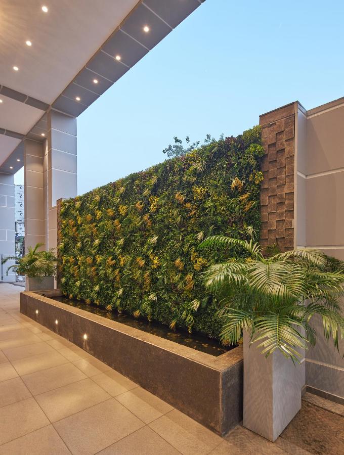 Royal Orchid Central Grazia, Navi Mumbai Exteriör bild