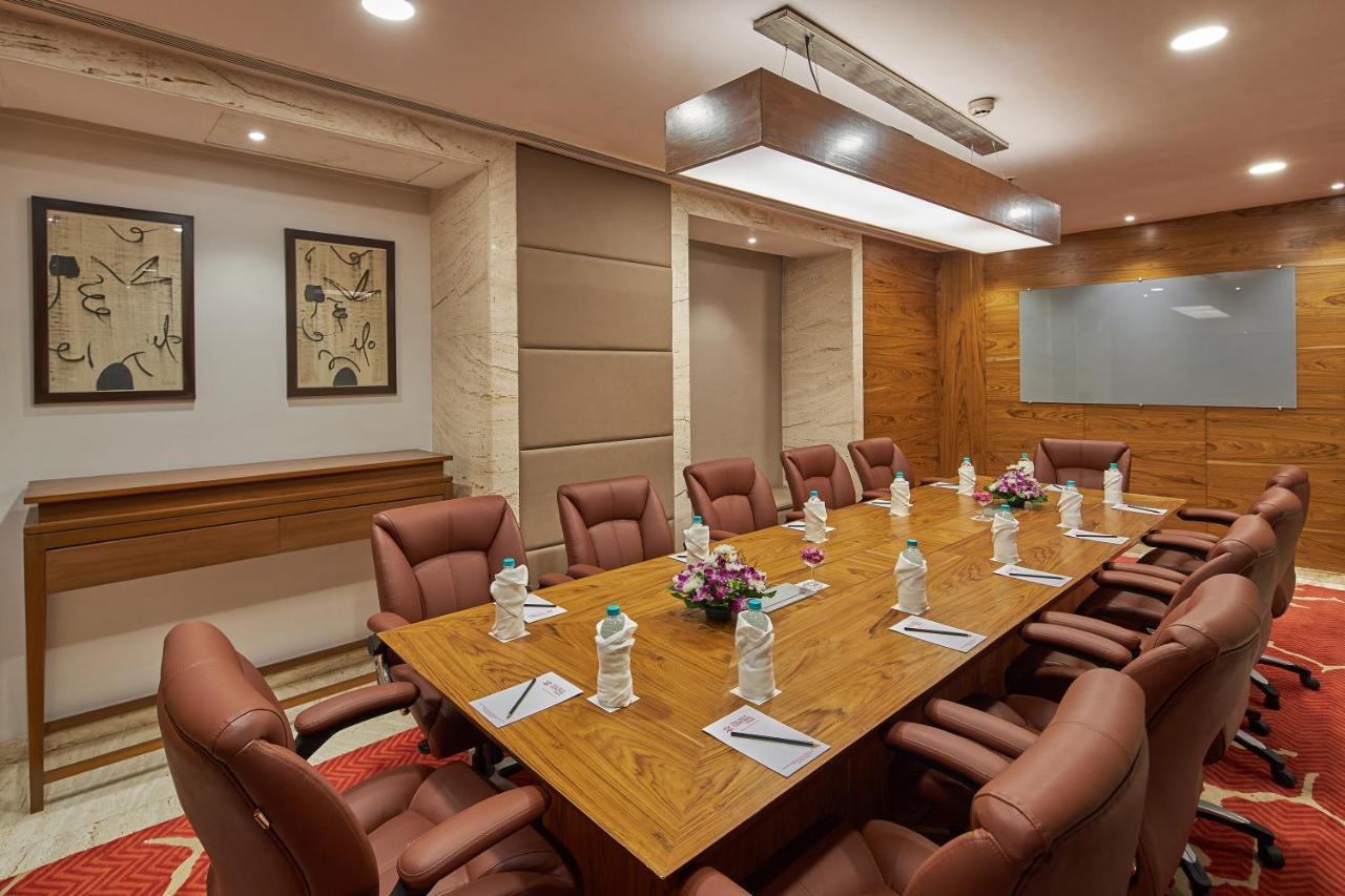 Royal Orchid Central Grazia, Navi Mumbai Exteriör bild