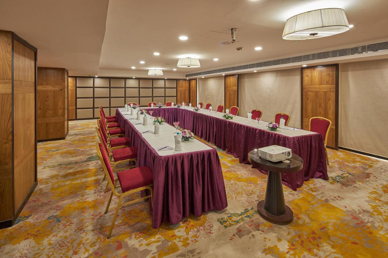 Royal Orchid Central Grazia, Navi Mumbai Exteriör bild