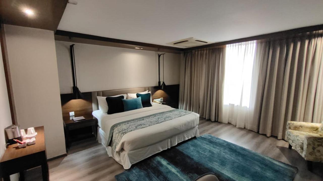 Royal Orchid Central Grazia, Navi Mumbai Exteriör bild