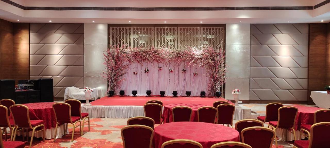 Royal Orchid Central Grazia, Navi Mumbai Exteriör bild