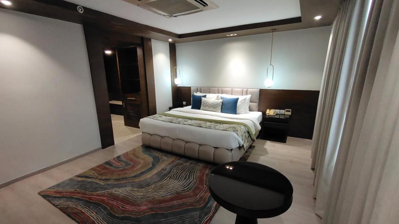 Royal Orchid Central Grazia, Navi Mumbai Exteriör bild
