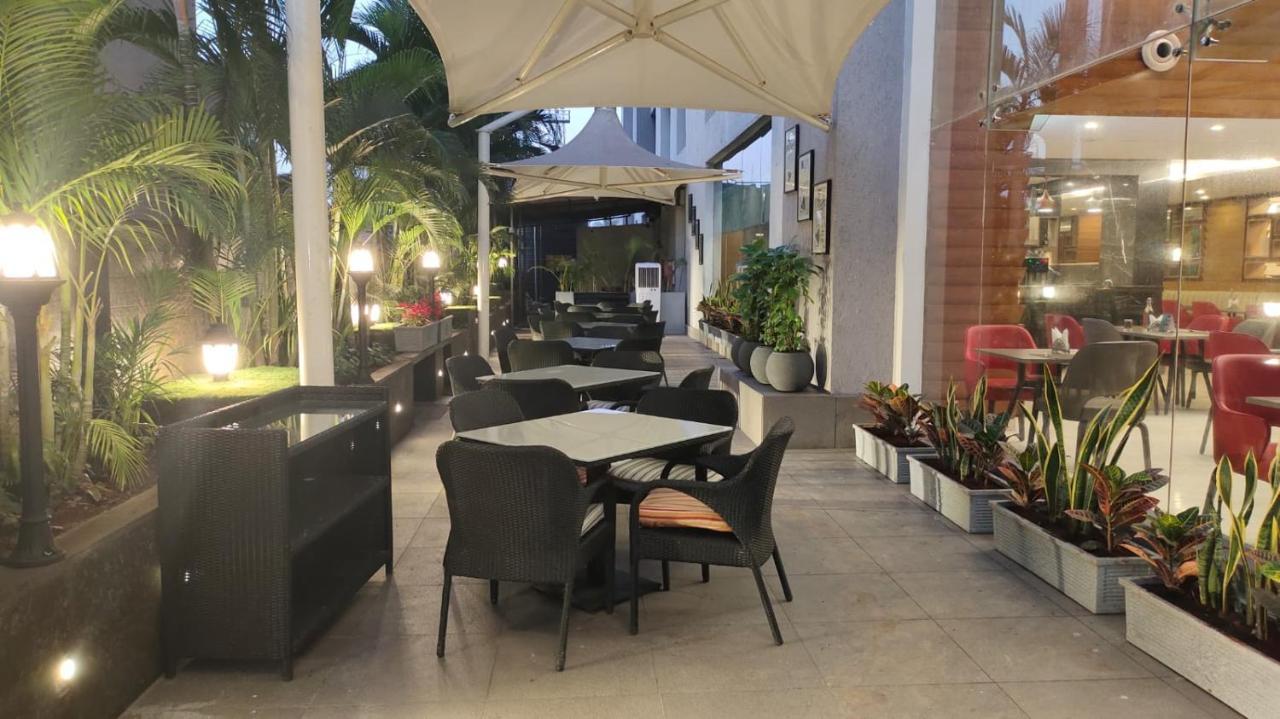 Royal Orchid Central Grazia, Navi Mumbai Exteriör bild