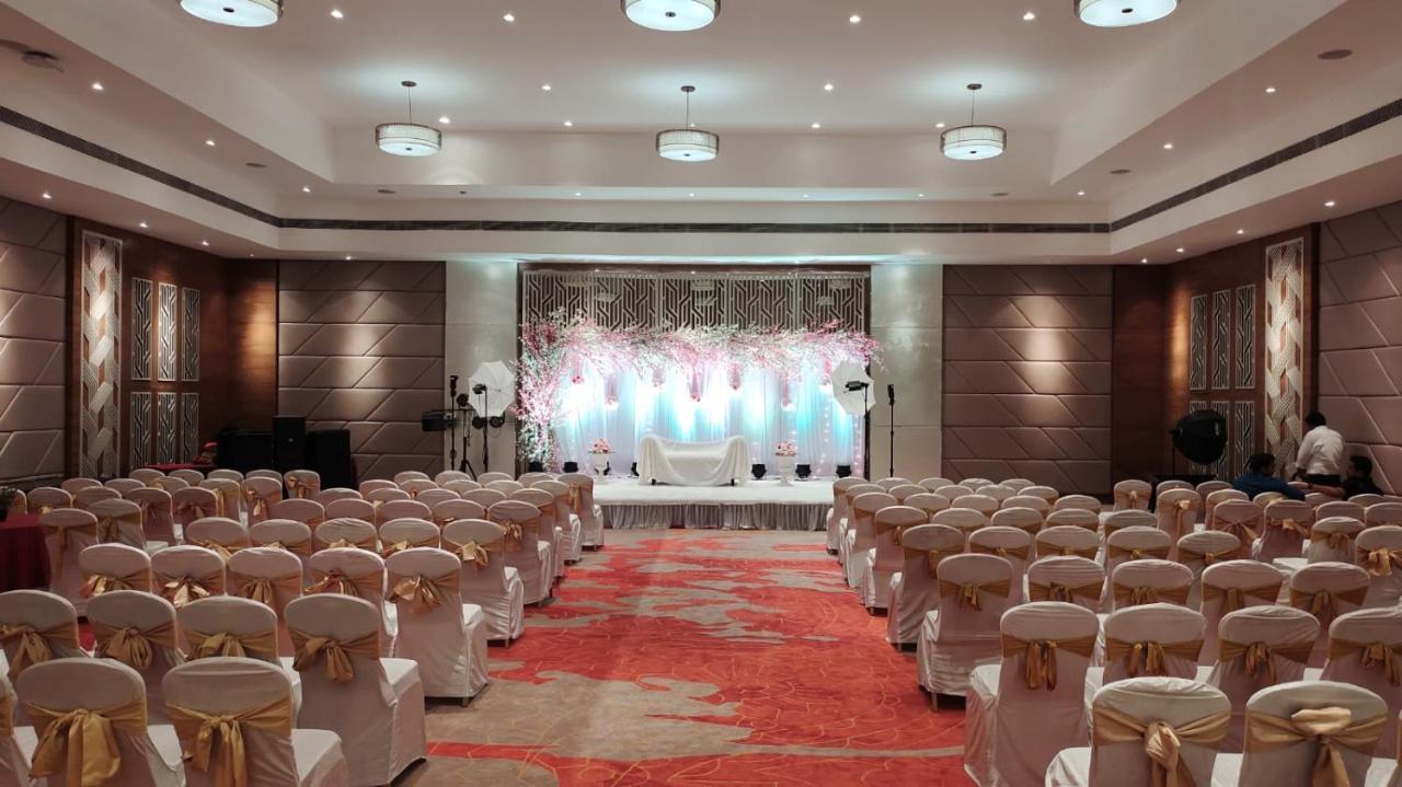 Royal Orchid Central Grazia, Navi Mumbai Exteriör bild