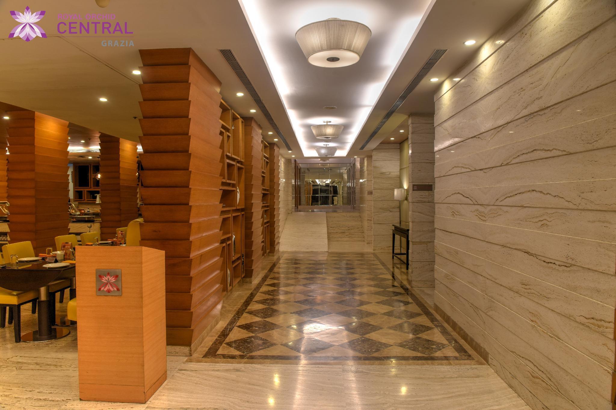 Royal Orchid Central Grazia, Navi Mumbai Exteriör bild