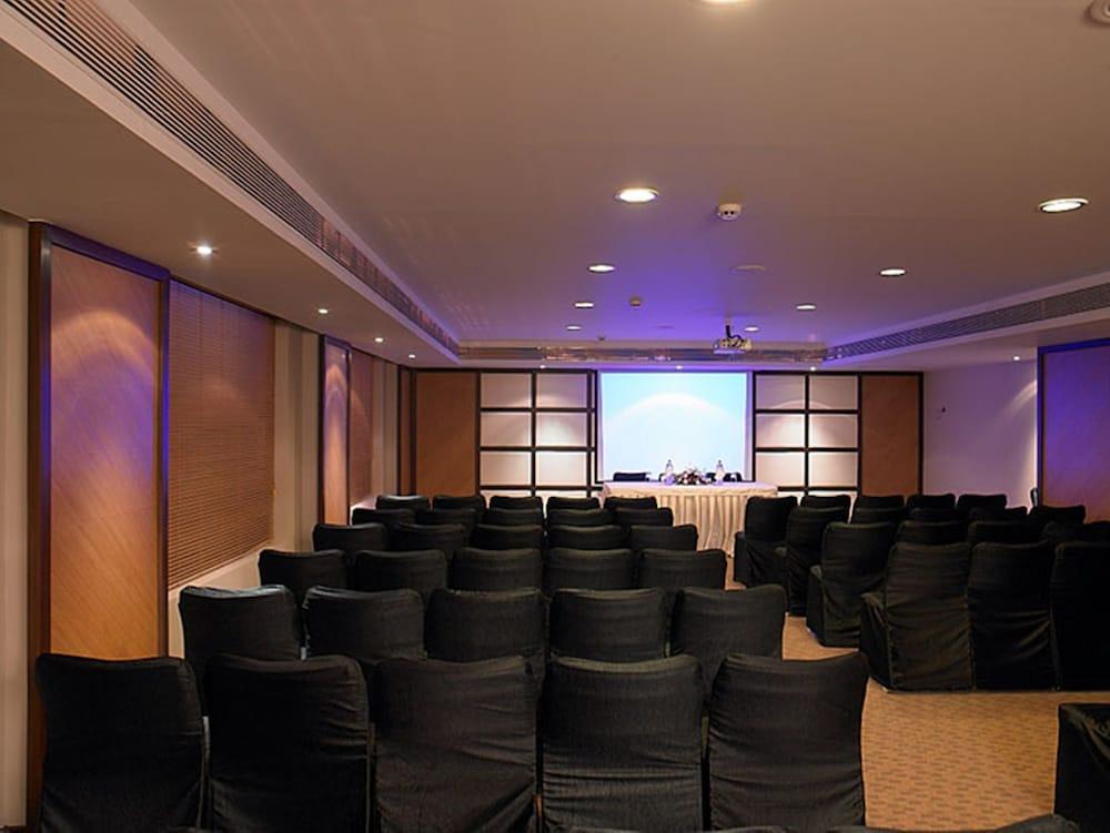 Royal Orchid Central Grazia, Navi Mumbai Exteriör bild