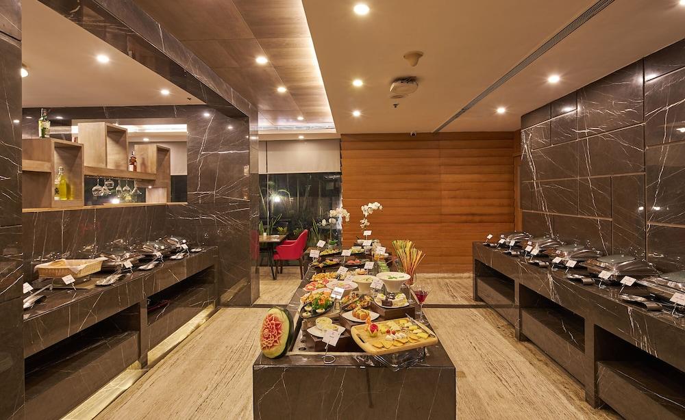 Royal Orchid Central Grazia, Navi Mumbai Exteriör bild